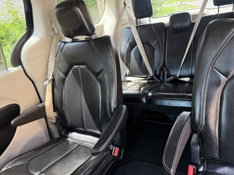 2020 Chrysler Voyager LXi