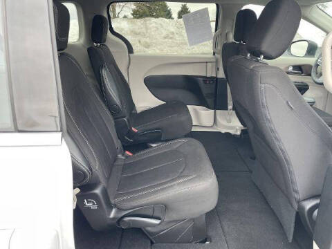 2024 Chrysler Voyager LX