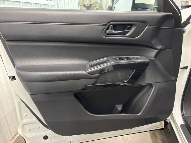 2023 Nissan Pathfinder SV