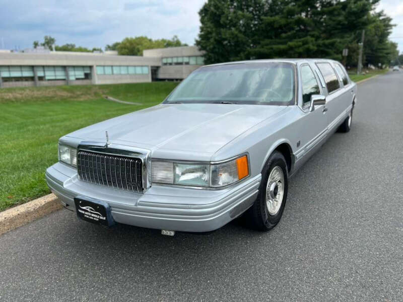 1994 Lincoln Town Car's photo