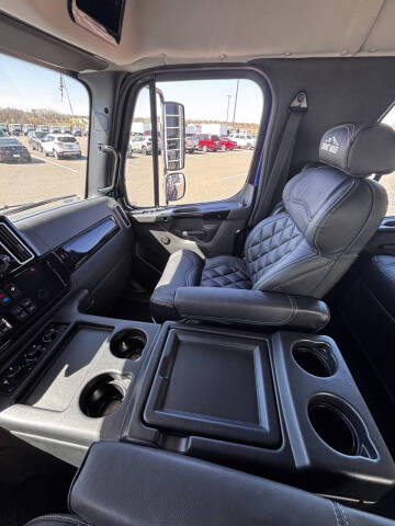 2025 Freightliner M2 106