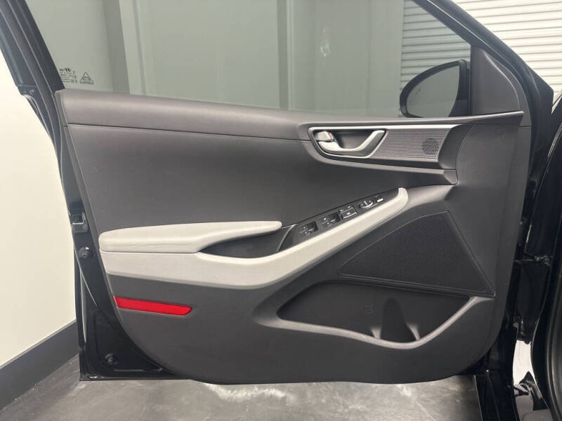 2022 Hyundai Ioniq Hybrid SE