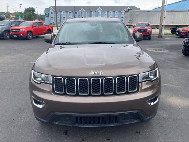 2019 Jeep Grand Cherokee Laredo E photo 3