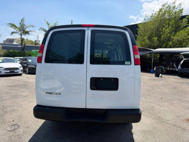 2017 Chevrolet Express 2500