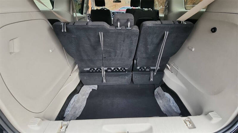 2022 Chrysler Voyager LX