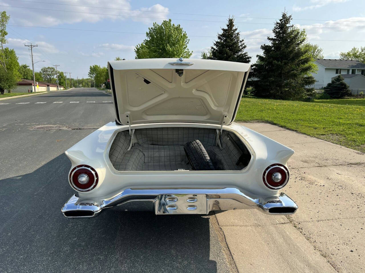 1957 Ford Thunderbird 4