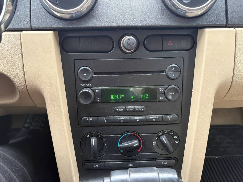 2005 Ford Mustang V6 Deluxe