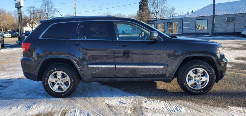 Used 2011 Jeep Grand Cherokee Laredo with VIN 1J4RR4GG0BC709157 for sale in Milbank, SD