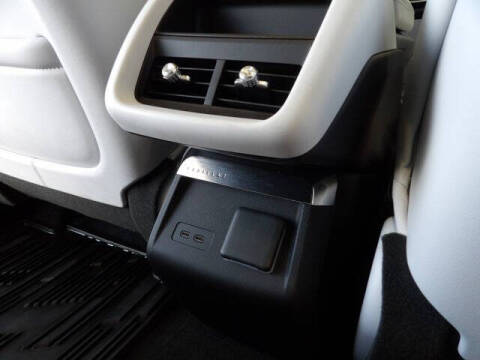 2024 Cadillac LYRIQ Luxury 2