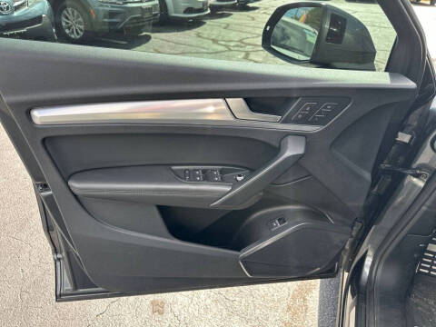 2020 Audi Q5 quattro Titanium Prem Pl 45 TFSI