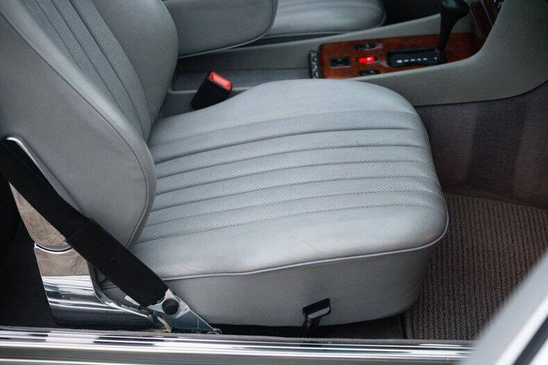 1986 Mercedes-Benz 560-Class 560 SL