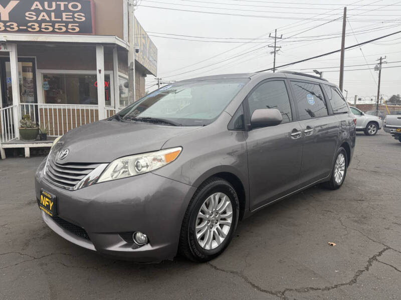 2015 Toyota Sienna XLE Premium 8-Passenger