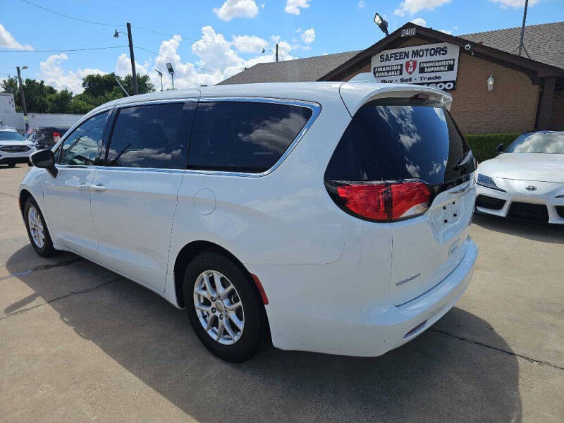 2020 Chrysler Voyager LX