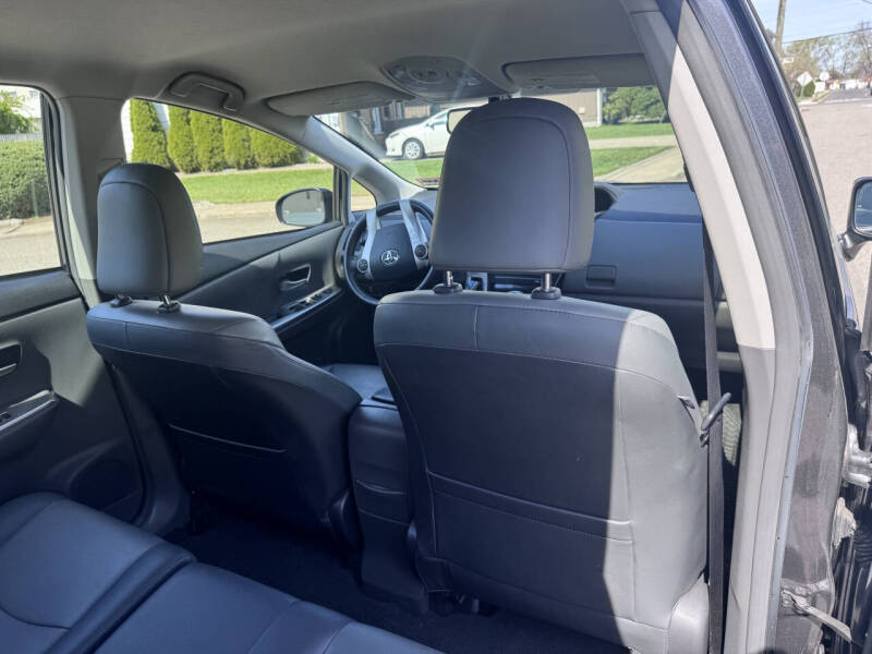 2013 Toyota Prius v Five