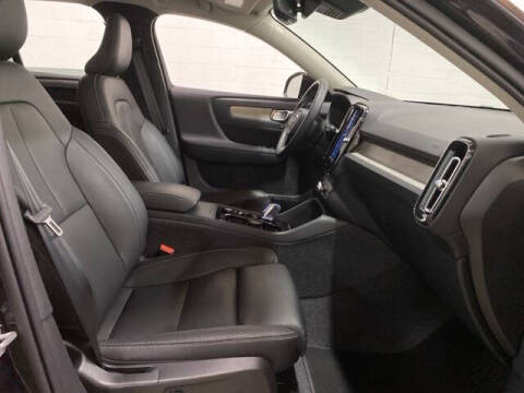 2025 Volvo XC40 B5 Plus Dark Theme