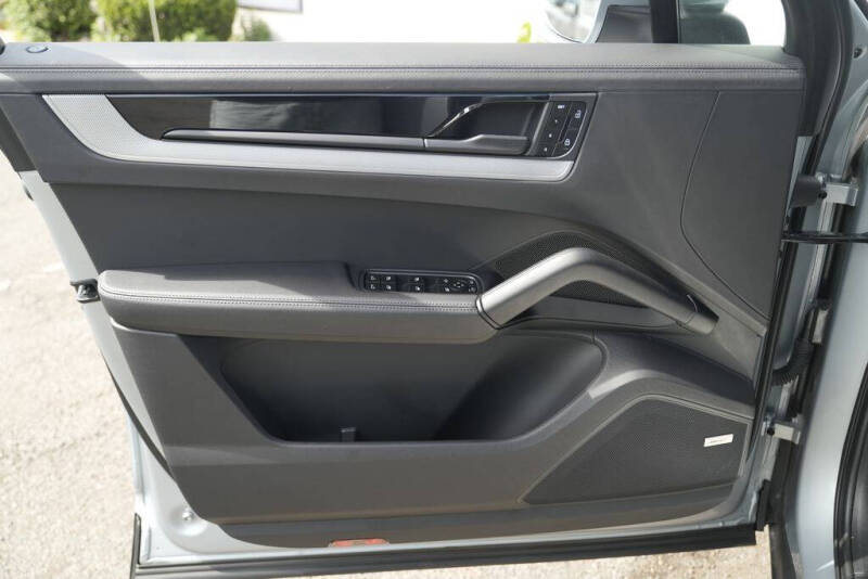 2024 Porsche Cayenne S