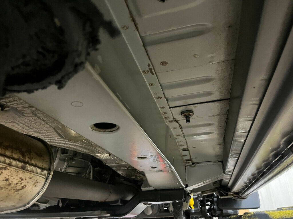 2004 Jeep Grand Cherokee 23