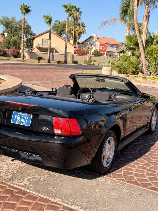2004 Ford Mustang Deluxe