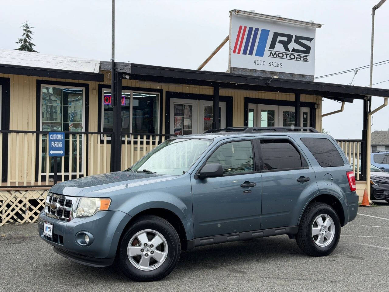 Blue 2010 Ford Escape SUV / Crossover Front-Wheel Drive 6-Speed Automatic