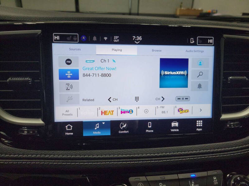 2026 Chrysler Pacifica Select