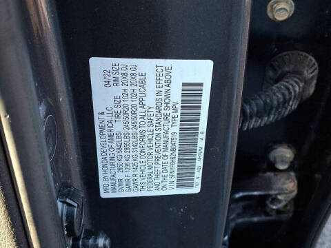 2022 Honda Pilot Touring w/Rear Captain's Chairs