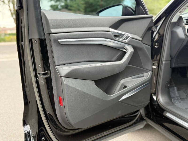 2019 Audi e-tron quattro Premium Plus