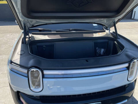 2025 Rivian R1S