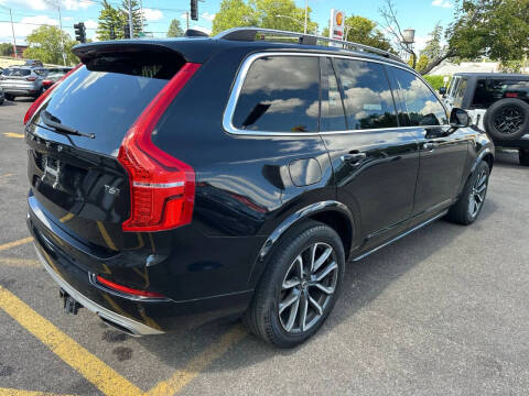 2016 Volvo XC90 T6 Momentum