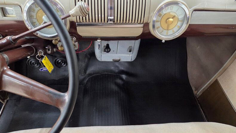 1947 Ford Deluxe
