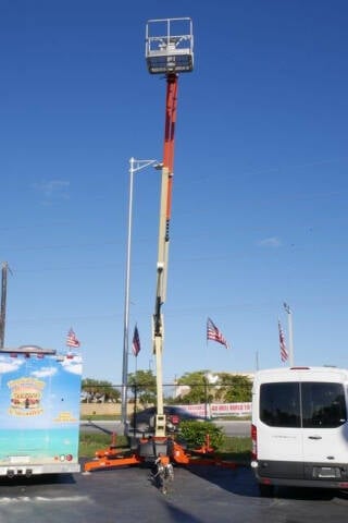 2017 JLG T500J