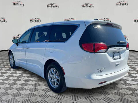 2022 Chrysler Voyager LX