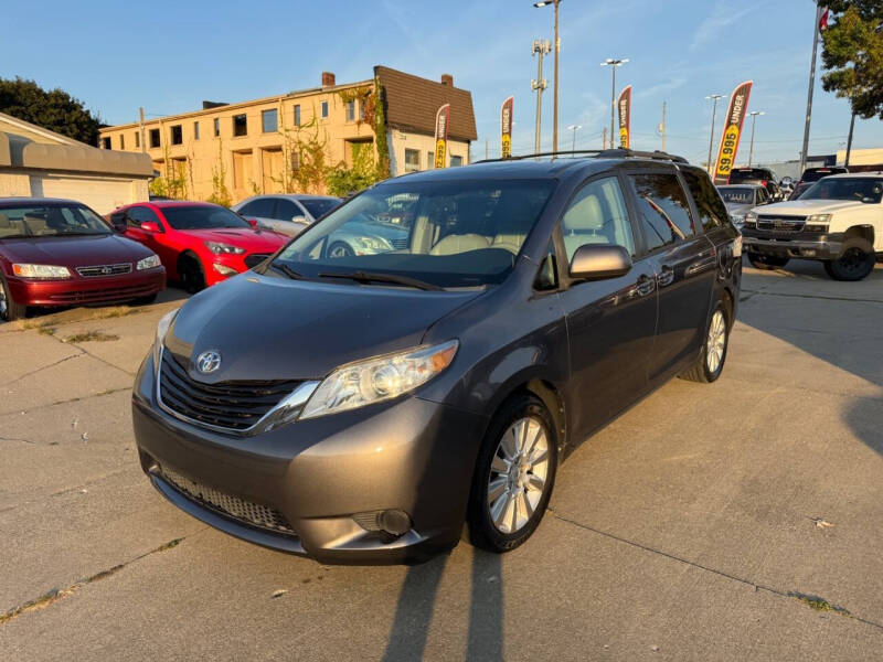 2011 Toyota Sienna LE 7-Passenger