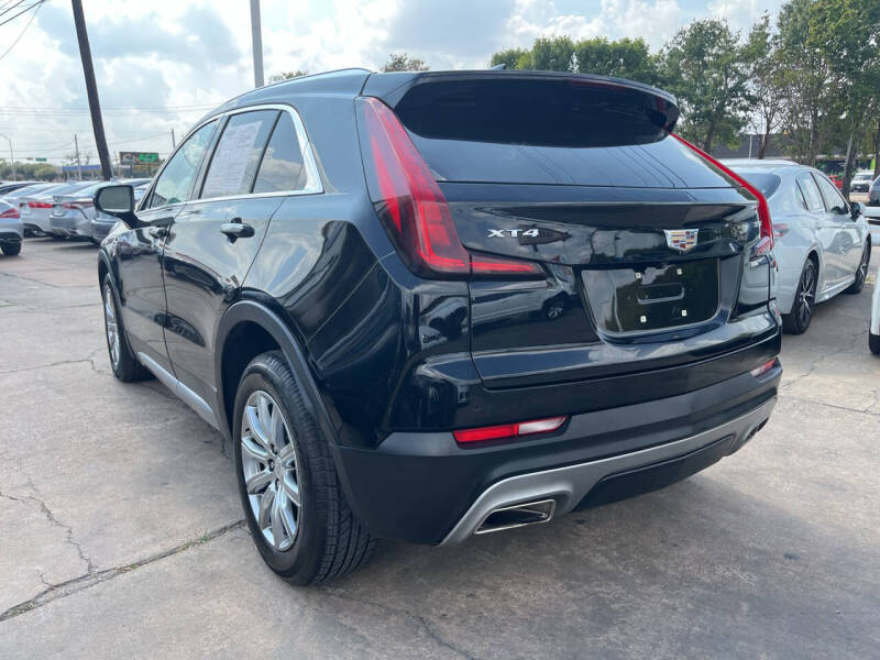 2023 Cadillac XT4 Premium Luxury