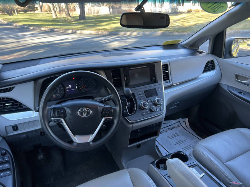 2017 Toyota Sienna LE 7-Passenger