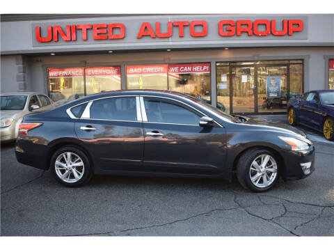 2015 Nissan Altima for sale at United Auto Group in Putnam CT