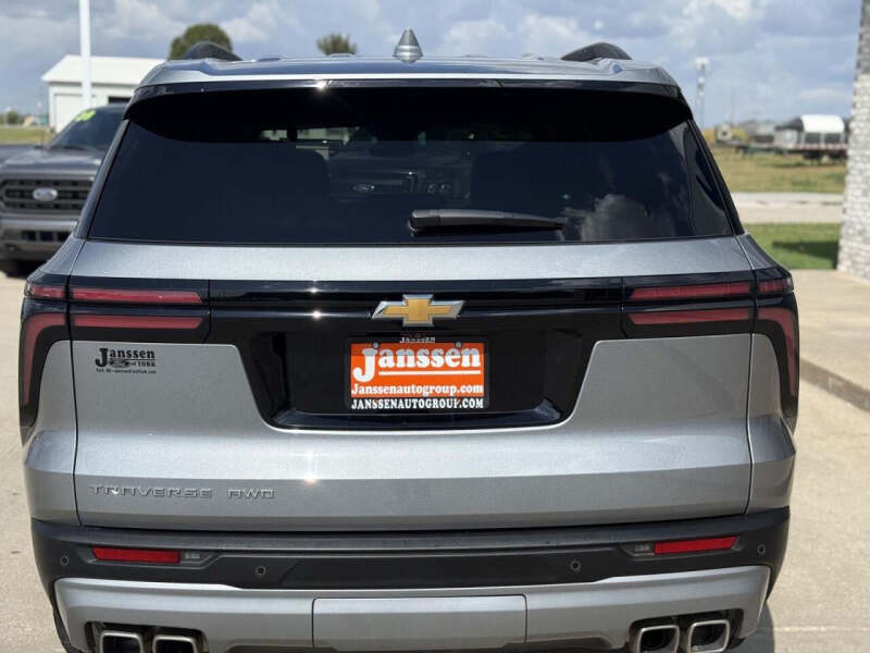 2025 Chevrolet Traverse LT