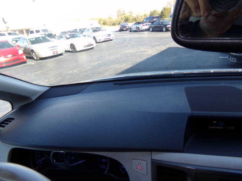 2011 Toyota Sienna XLE 7-Passenger Auto Access Seat