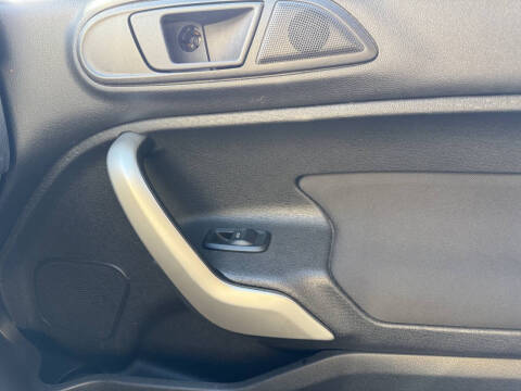 2011 Ford Fiesta SES