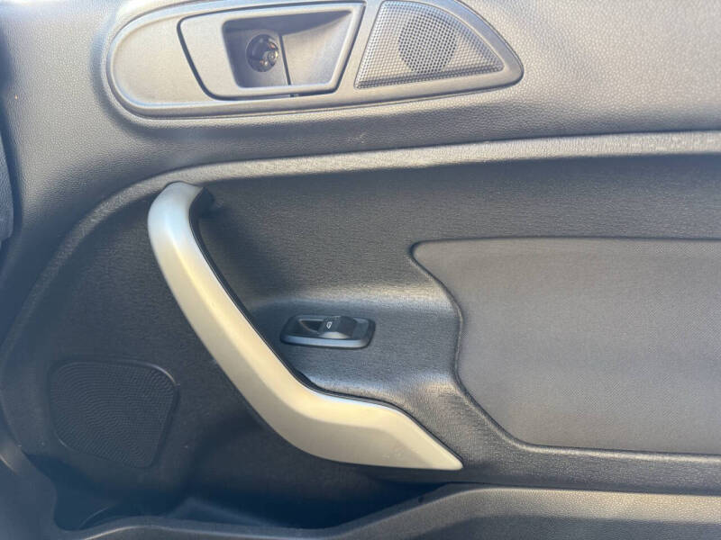 2011 Ford Fiesta SES