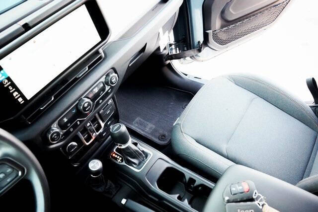 2025 Jeep Gladiator NightHawk