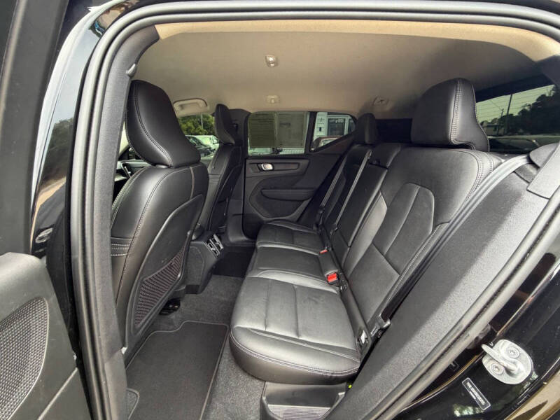 2024 Volvo XC40 B5 Core Dark Theme