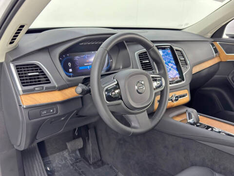 2024 Volvo XC90 Recharge T8 Core Bright Theme