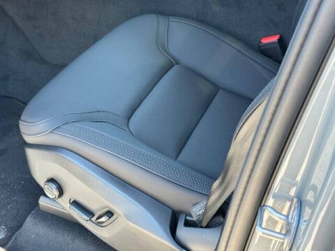 2025 Volvo XC90 B6 Core Bright Theme