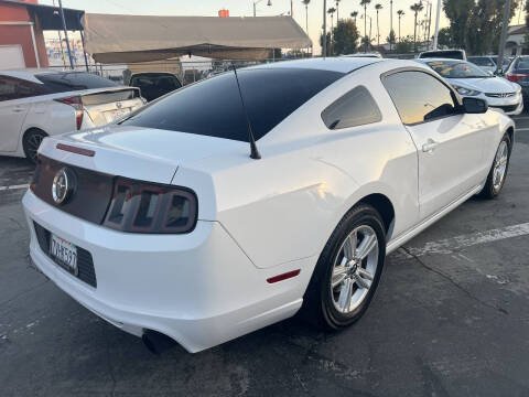 2014 Ford Mustang V6
