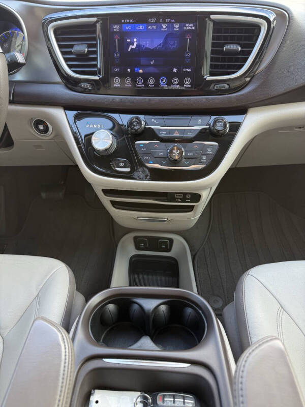 2017 Chrysler Pacifica Touring-L