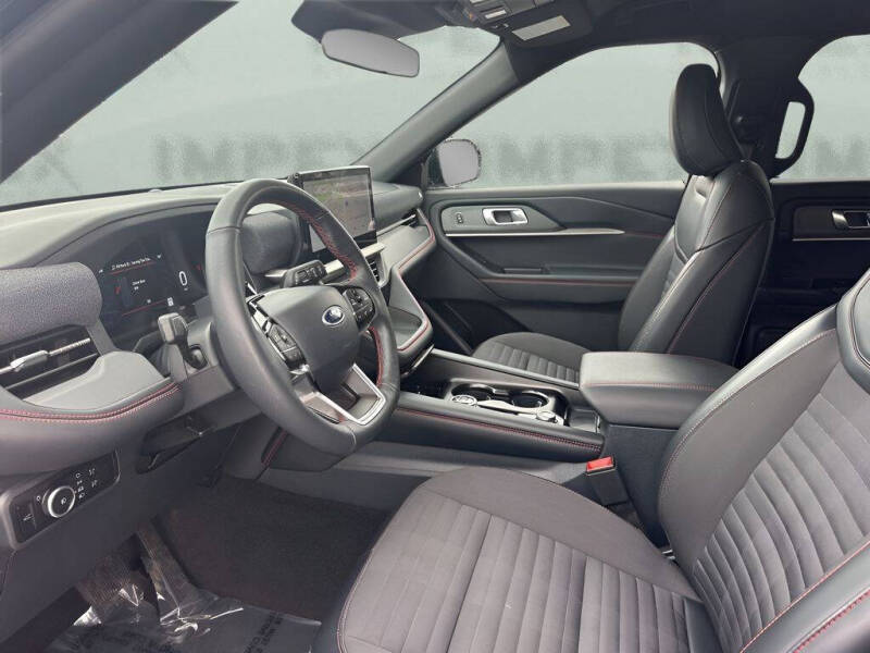 2025 Ford Explorer ST-Line