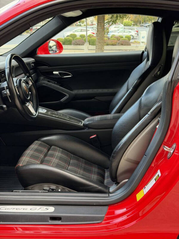 2018 Porsche 911 Carrera GTS