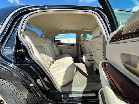 2004 Lincoln Town Car Ultimate