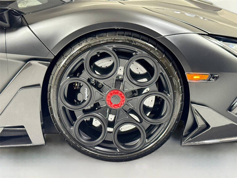 2024 Lamborghini Revuelto