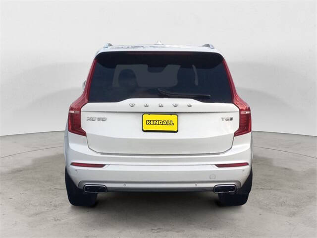2020 Volvo XC90 T6 Momentum 6-Passenger